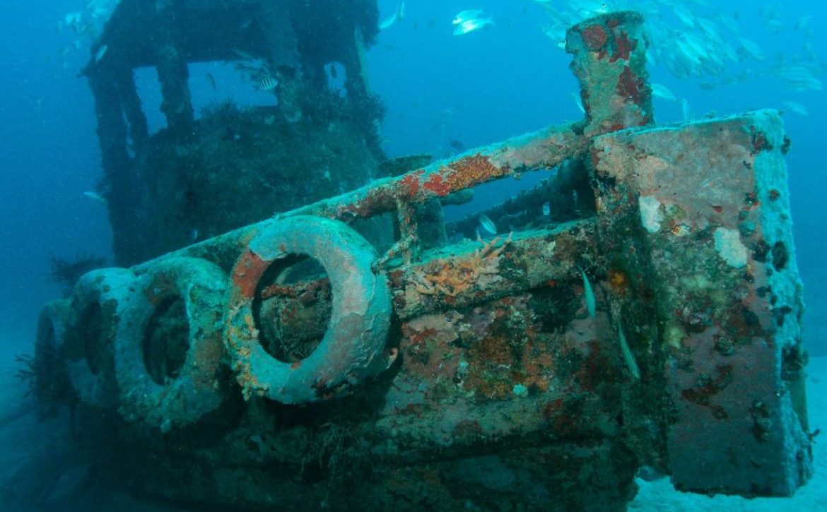 stay aboard tour shipwreck